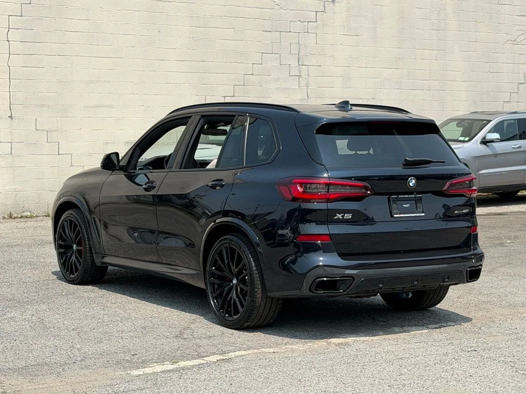 Used 2021 Black BMW xDrive40i image 8