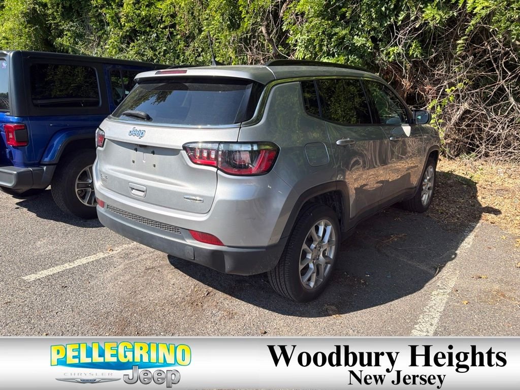 Used 2022 Silver Jeep Latitude Lux image 4