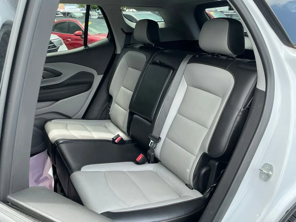 Used 2021 White GMC SLT image 32