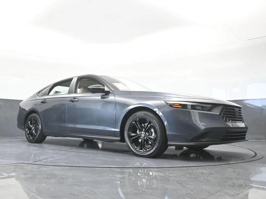Used 2025 Gray Honda SE image 61