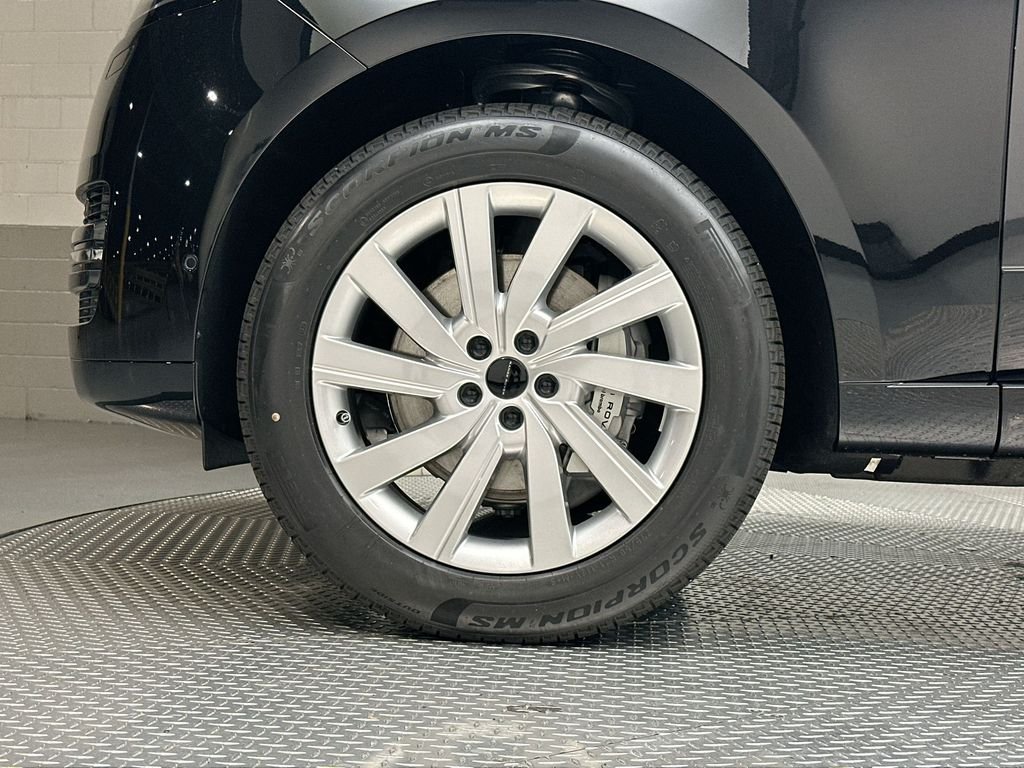 New 2026 Santorini Black Land Rover SE image 13