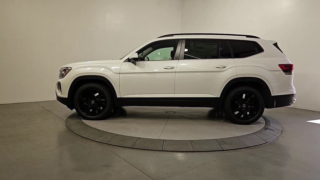 New 2026 White/off-white Volkswagen SE w/Technology image 2