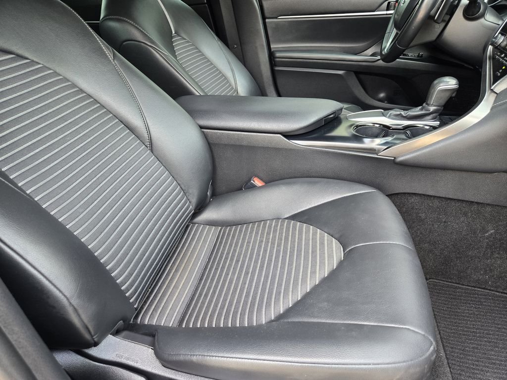 2018 Toyota Camry SE - Photo 9