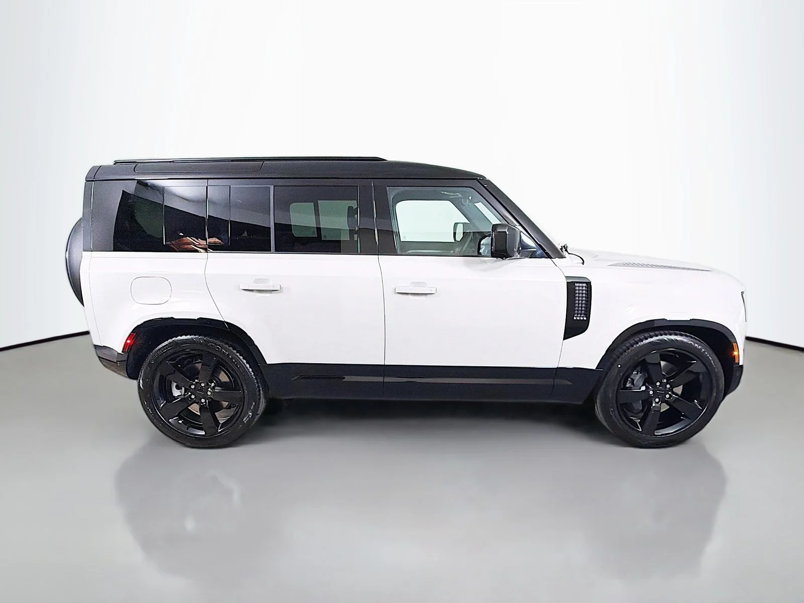 New 2026 Borasco Grey Land Rover X-Dynamic SE image 6