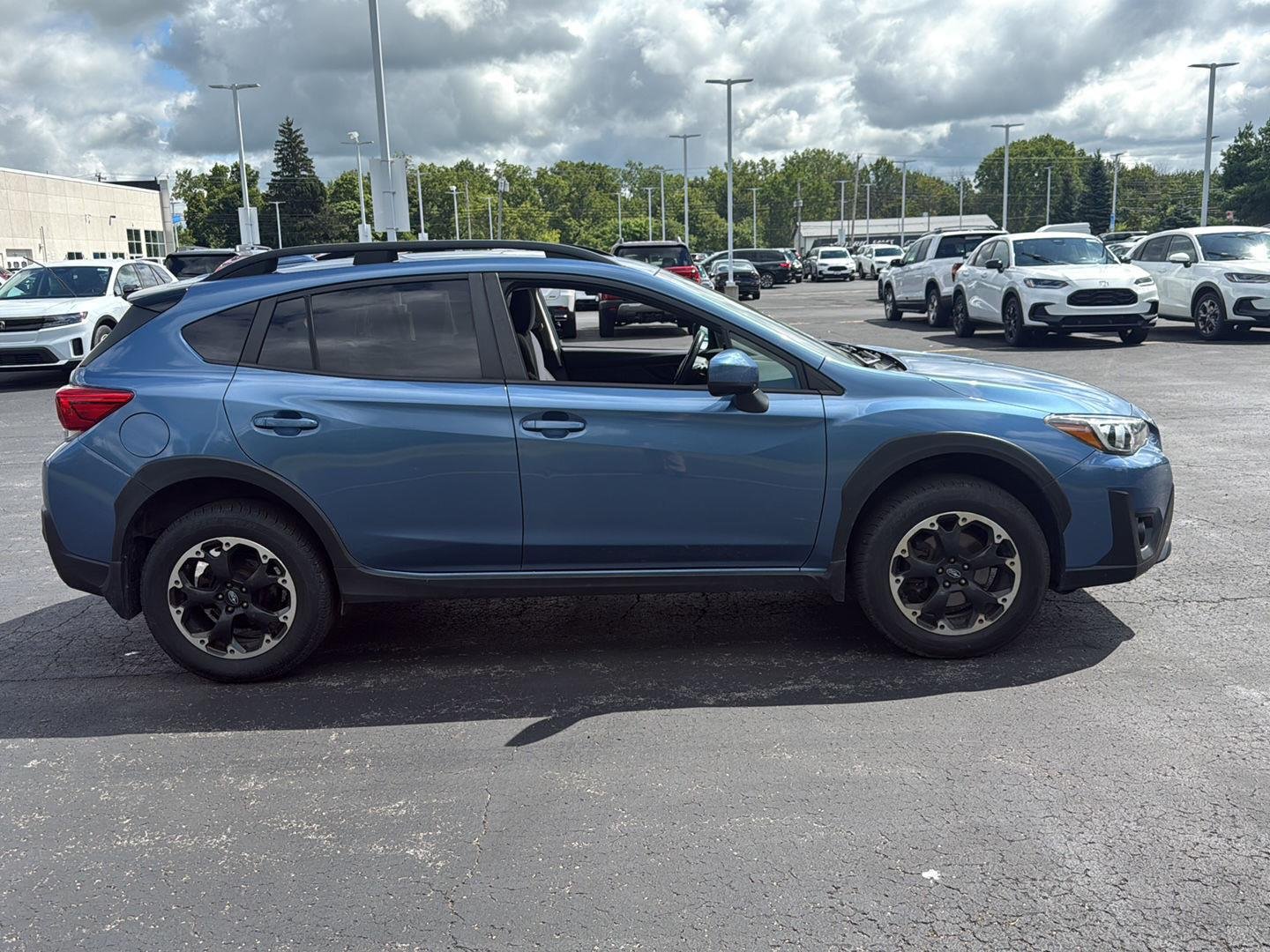 Used 2021 Horizon Blue Pearl Subaru Premium image 14