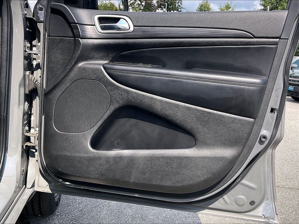 Used 2021 Sting-Gray Clearcoat Jeep Laredo X image 11
