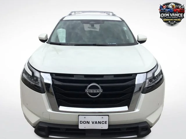 Used 2024 White Nissan SL image 8
