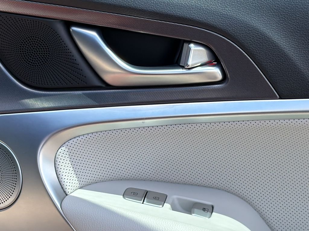 2025 GENESIS G70 Standard - Photo 33