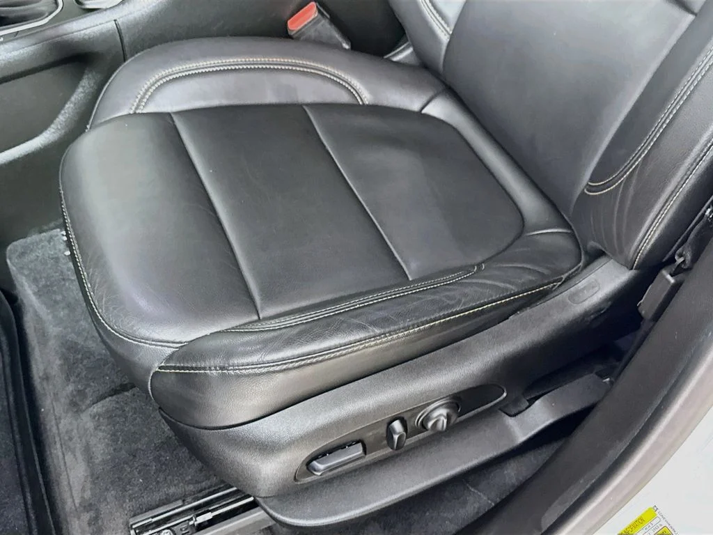 Used 2019 Summit White Chevrolet LT Leather image 23