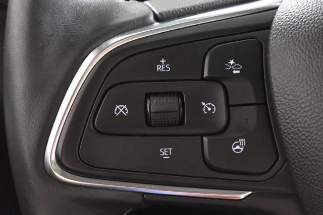 Used 2023  Buick Essence image 24