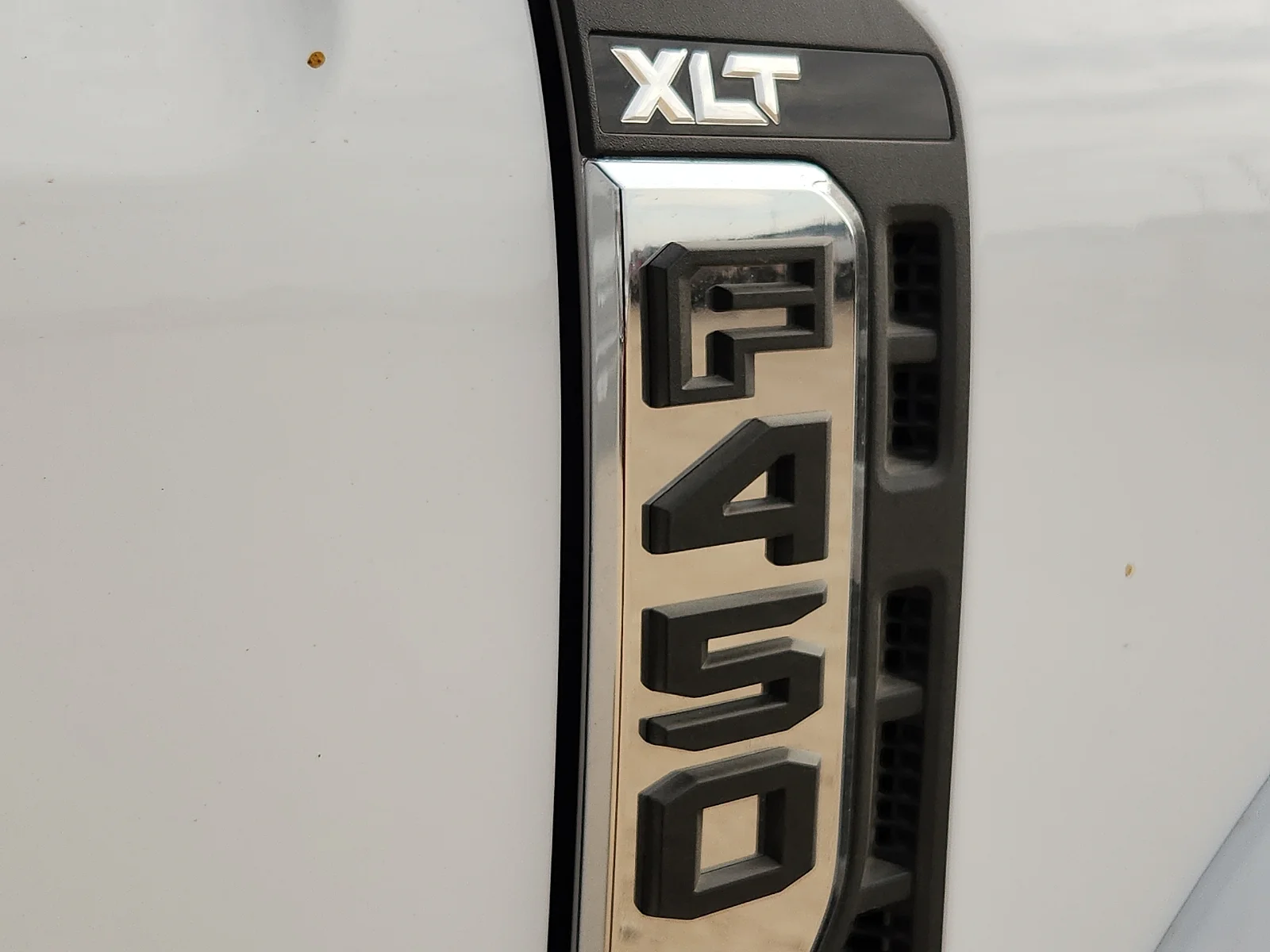 New 2027 Oxford White Ford XLT image 10