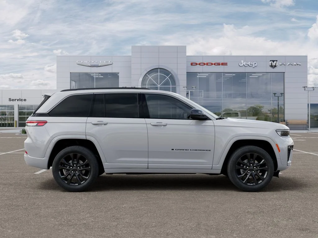 New 2026 Bright White Clear-Coat Exterior Paint Jeep Limited Reserve image 22
