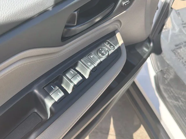 Used 2024 White Honda EX-L image 18