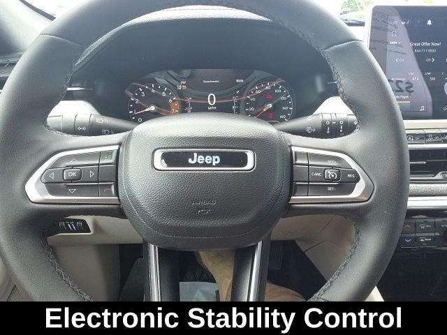Used 2023 Black Jeep Latitude image 19