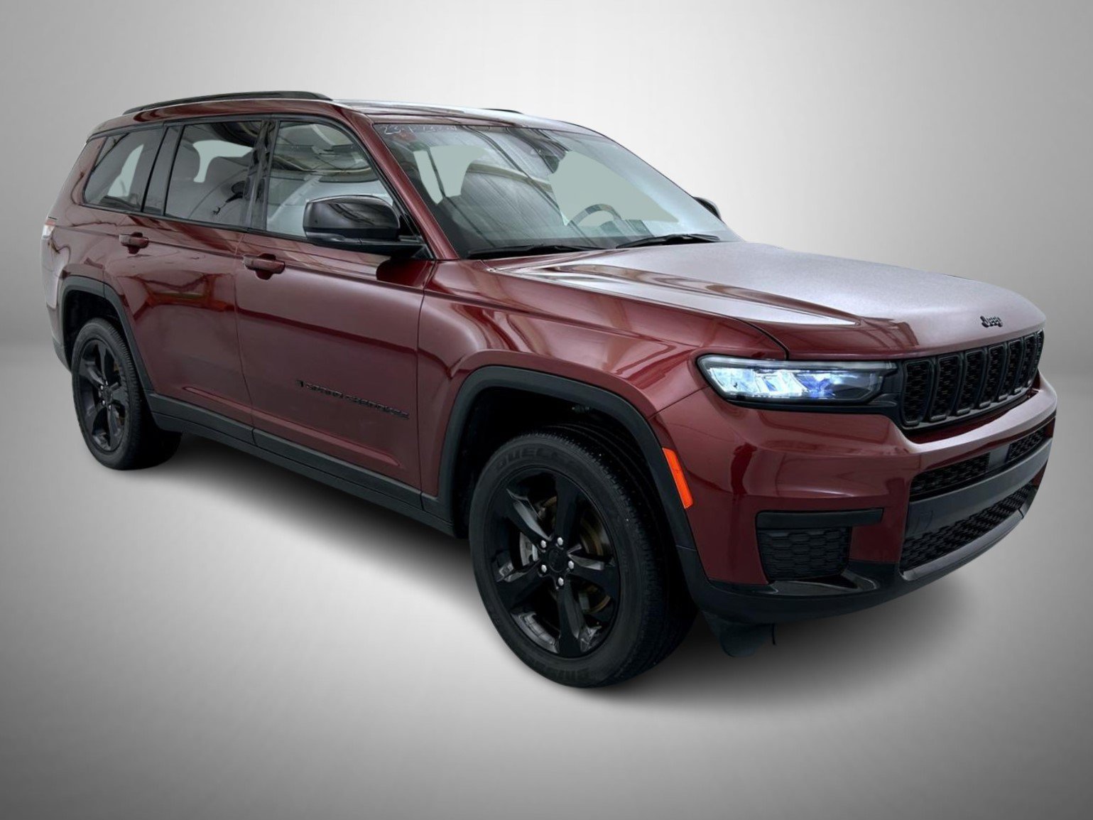 Used 2023 Red Jeep Altitude image 3