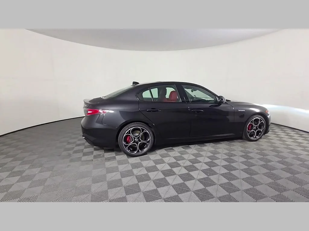 New 2026 Vulcano Black Metallic Alfa Romeo Base image 26