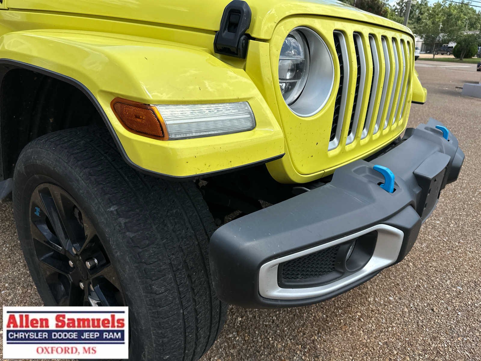 Used 2022 High Velocity Clearcoat Jeep Unlimited Sahara image 53