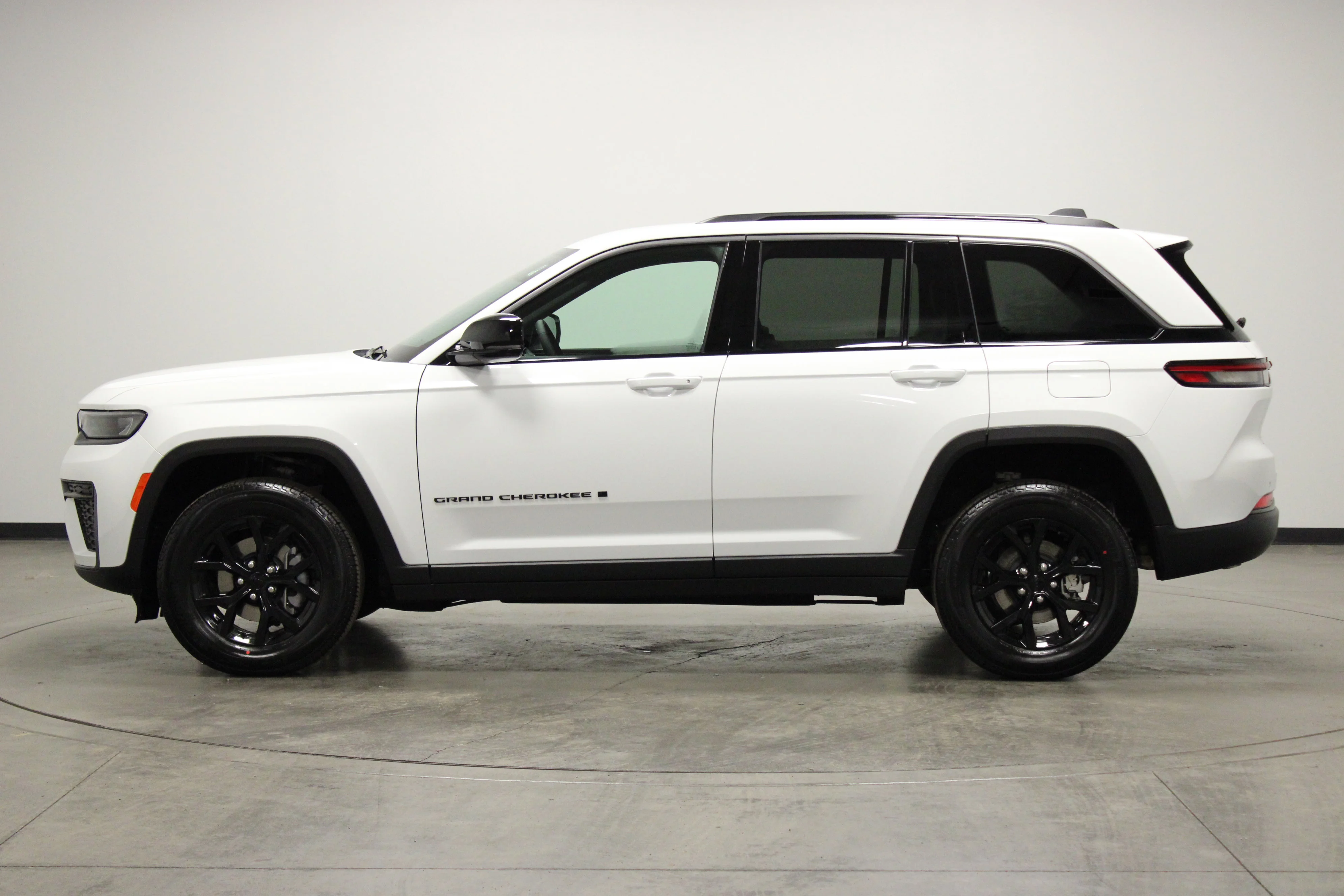 New 2026 Bright White Clearcoat Jeep Laredo Altitude image 5