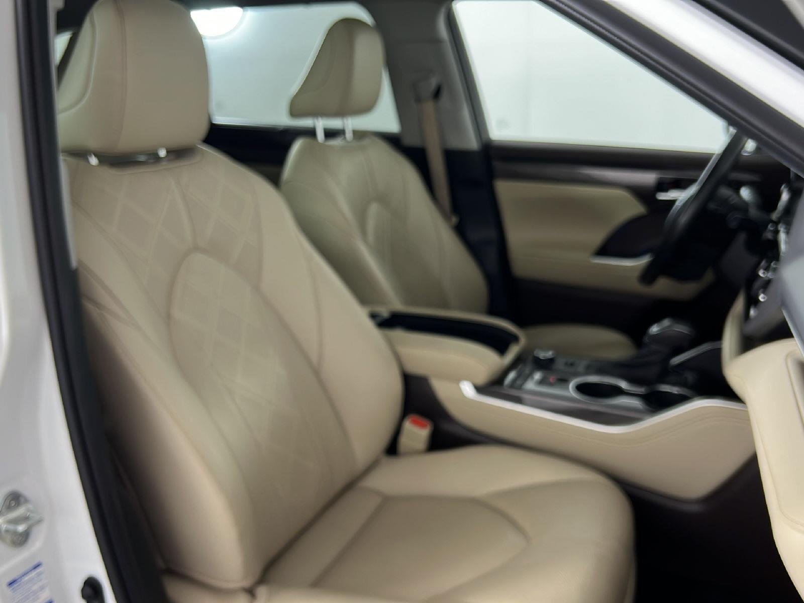 Used 2021 Blizzard Pearl Toyota Platinum image 25