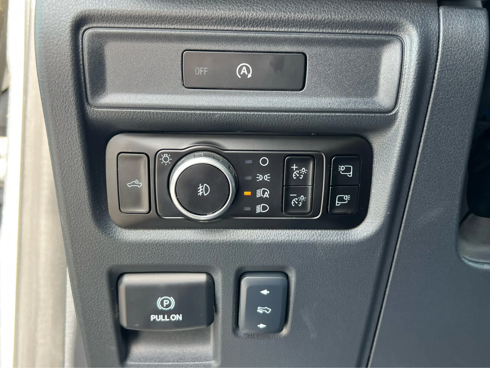 Used 2025 Iconic Silver Metallic Ford LARIAT image 33