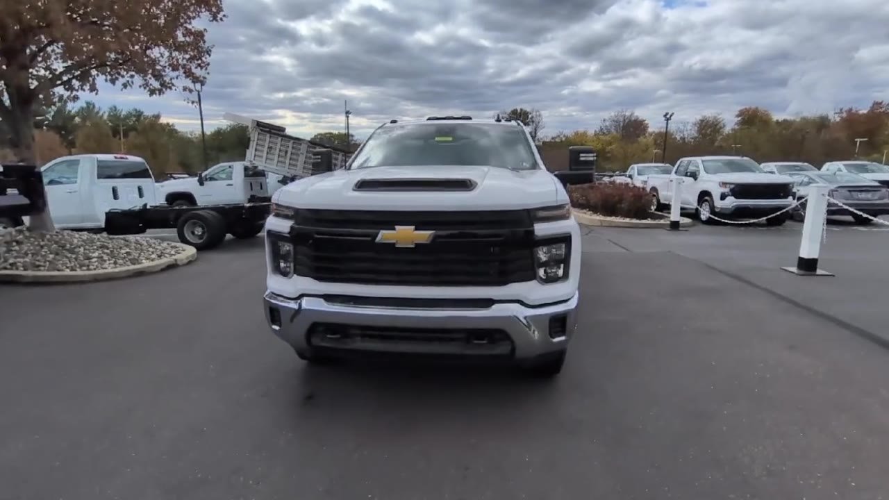 New 2025 Summit White Chevrolet Work Truck image 35