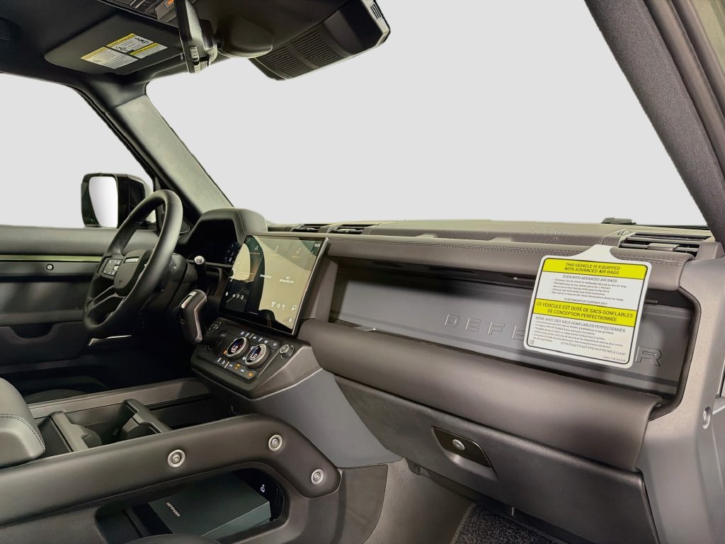 New 2026 Woolstone Green Land Rover X-Dynamic SE image 31
