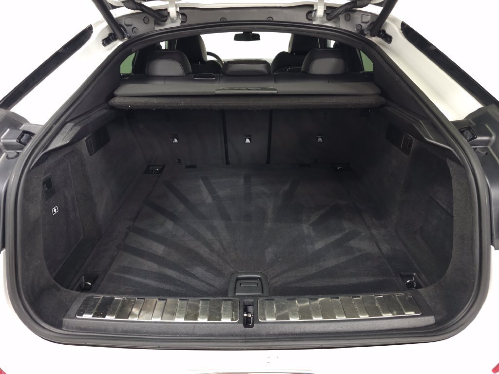 Used 2024 White BMW xDrive40i image 5
