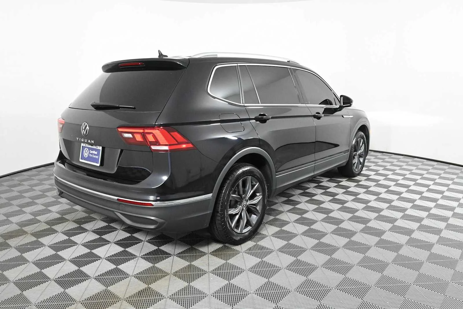 Certified Used 2022 Deep Black Pearl Volkswagen SE image 8