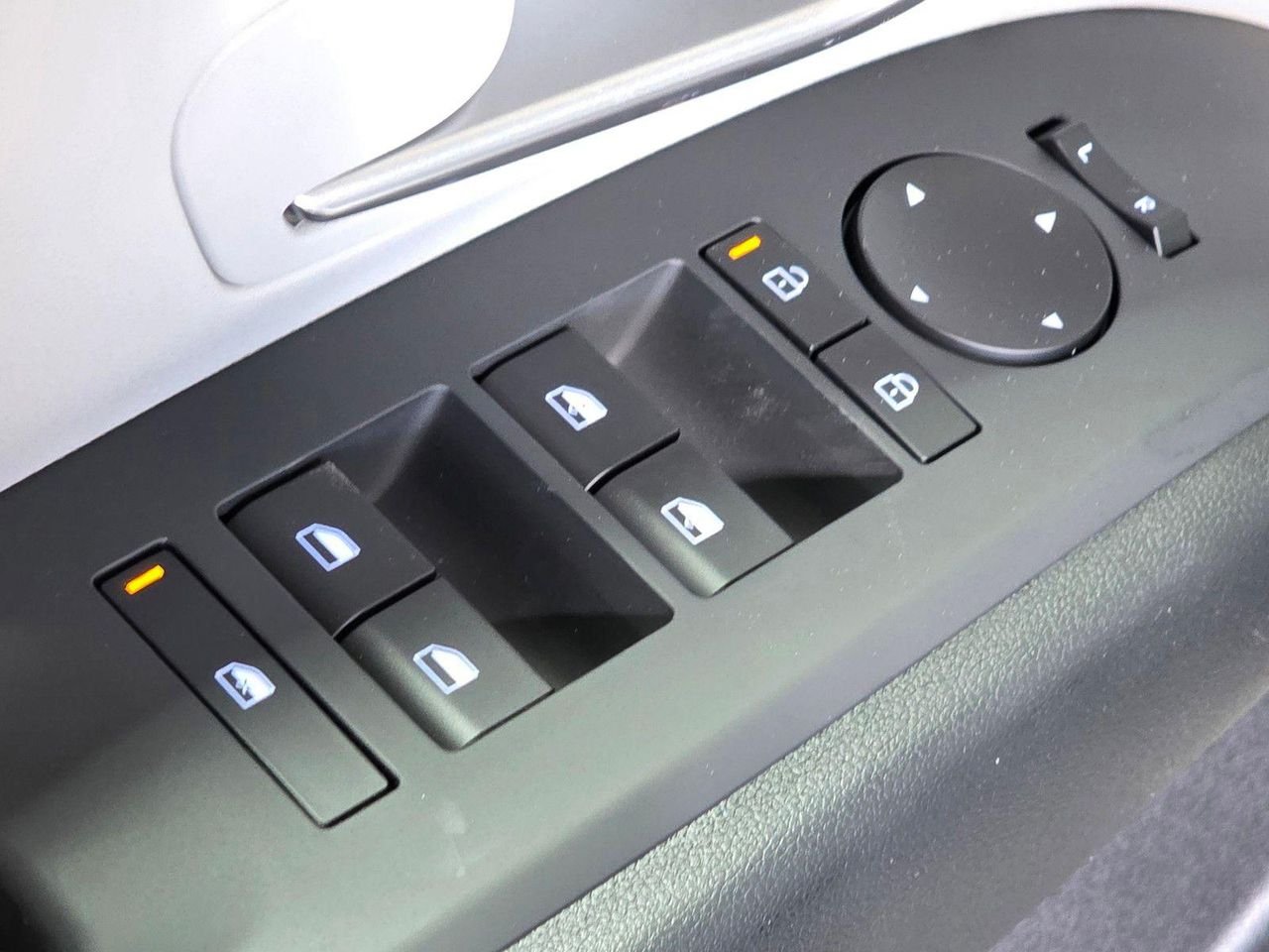 New 2026 Shimmering Silver Hyundai SEL Premium FWD image 21
