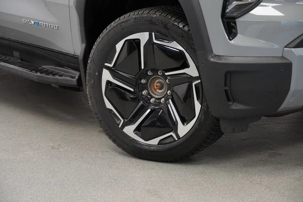 New 2026 Slate Gray Metallic Chevrolet LT - Max Range image 9