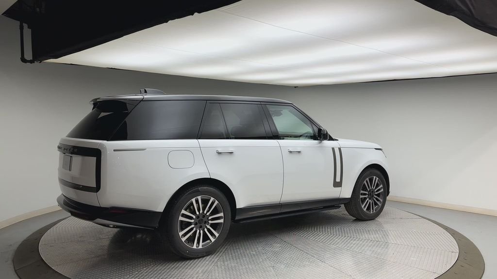 New 2026 Fuji White Land Rover SE image 2