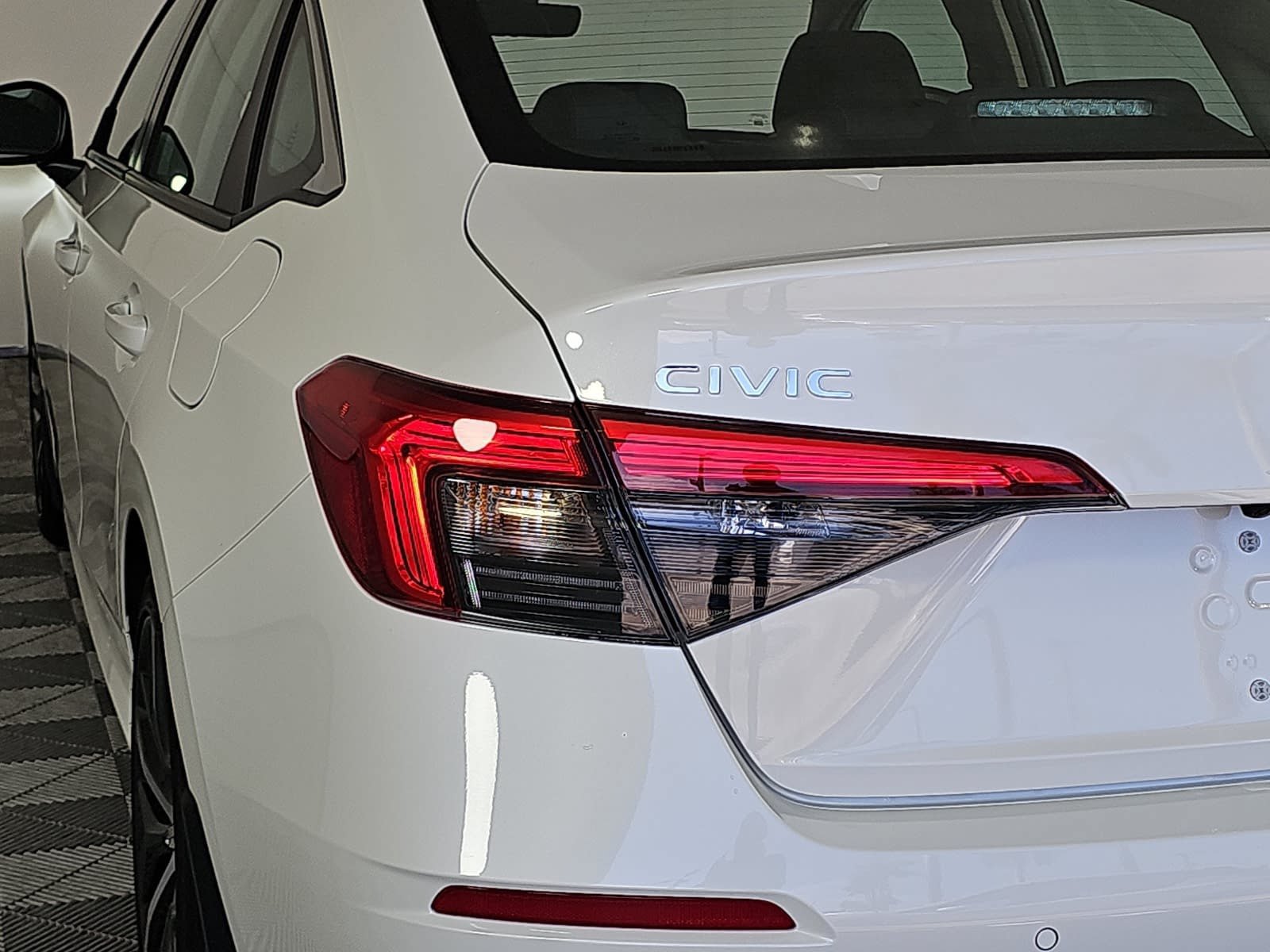 Used 2023 White Honda Touring image 30