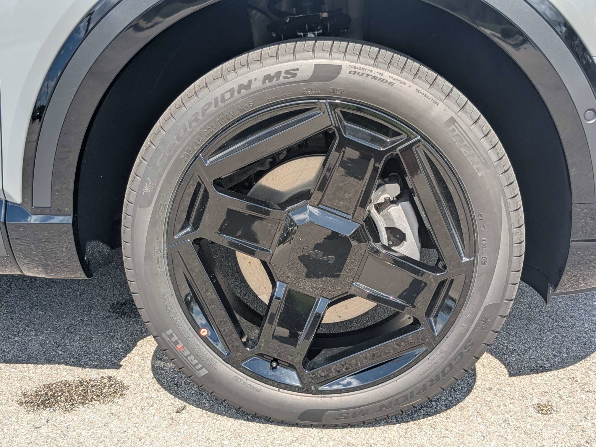 New 2027 Wolf Gray Kia X-LINE SX image 11