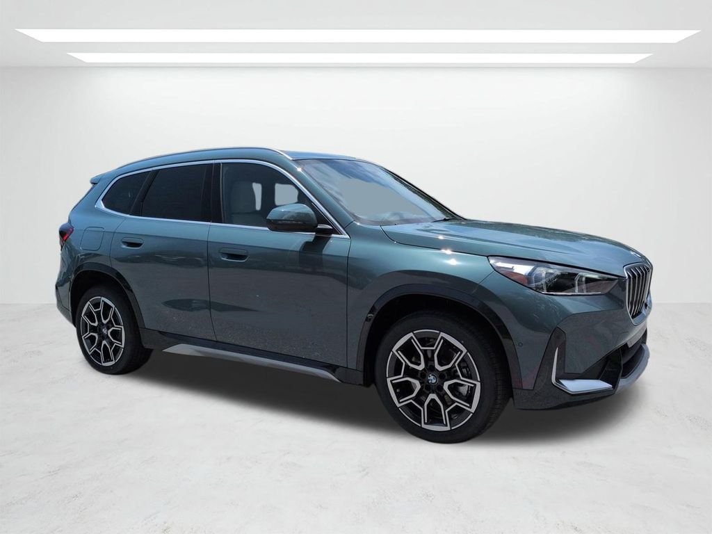 New 2026 Green Metallic BMW xDrive28i image 2