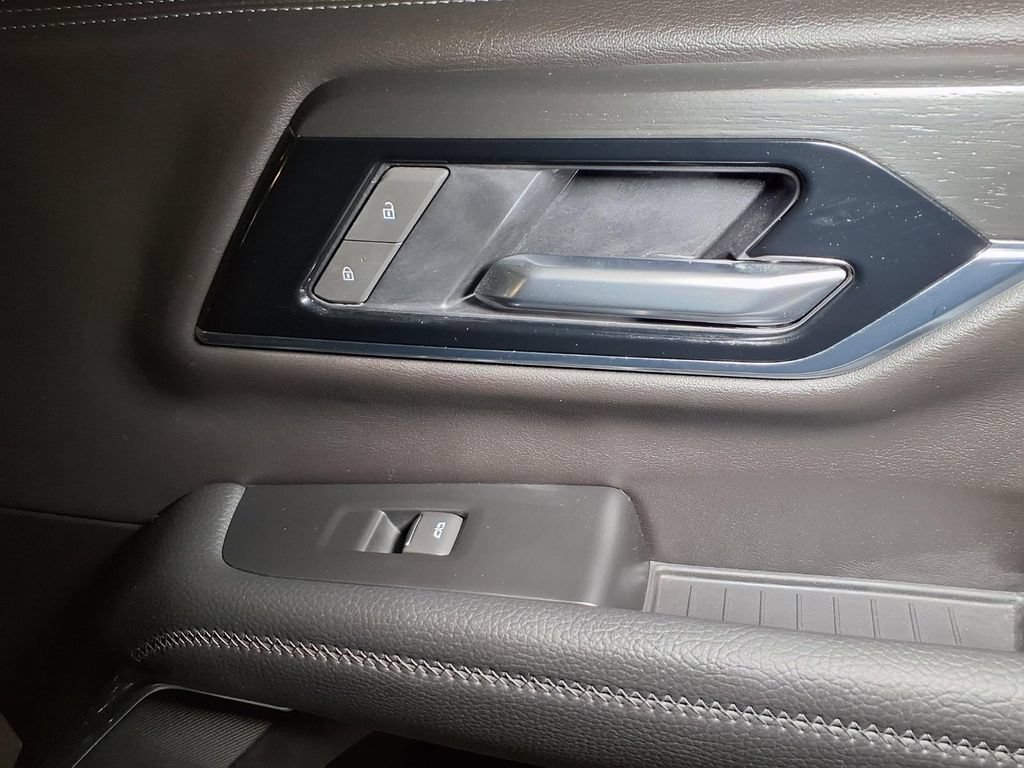 2025 GMC Yukon XL Denali - Photo 25