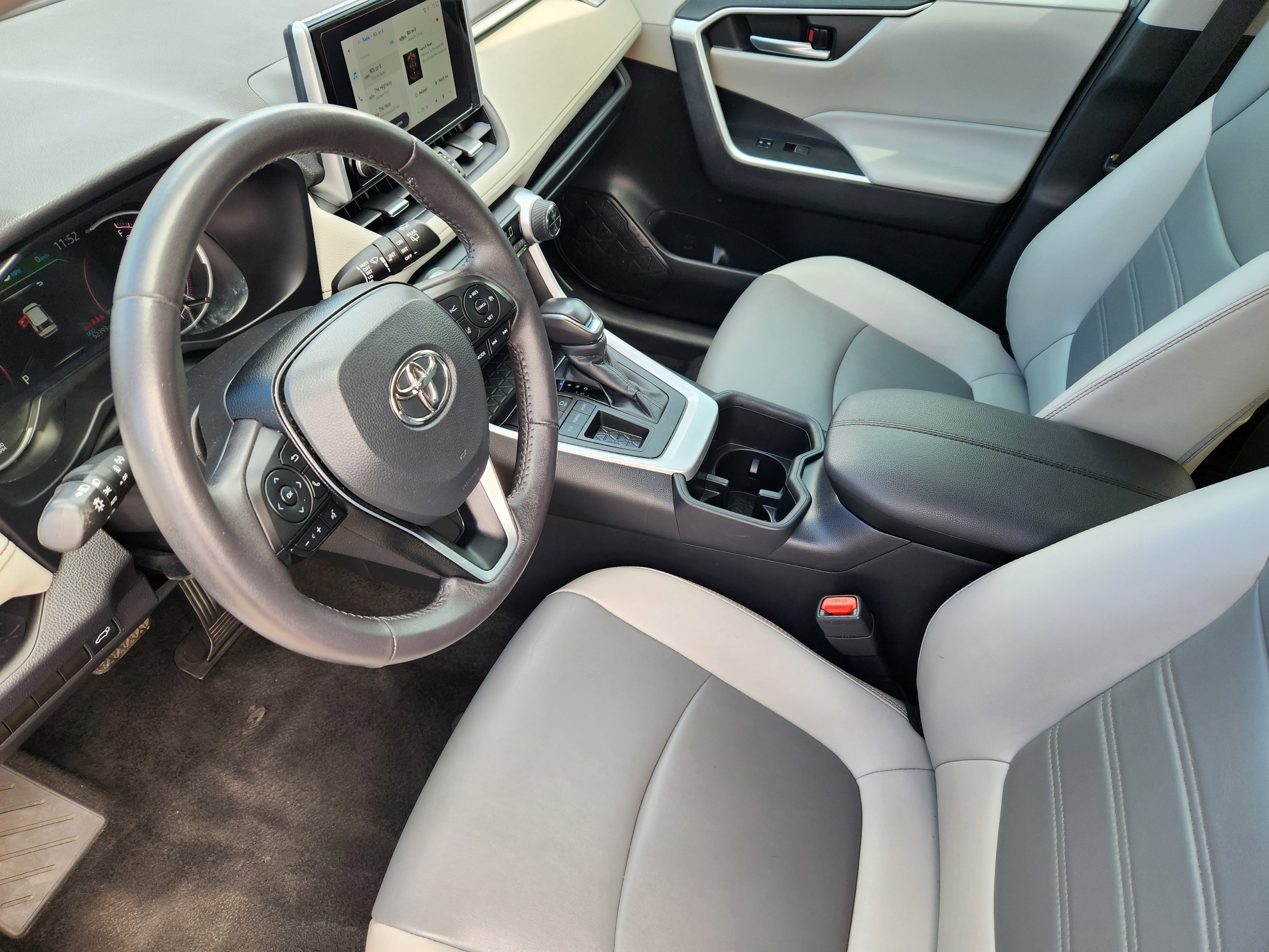 Used 2024 Silver Toyota XLE Premium image 10
