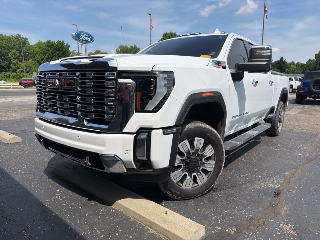 Used 2025 White GMC Denali image 2