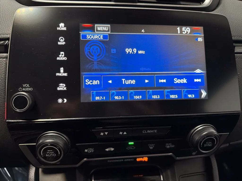 Used 2019 Lunar Silver Metallic Honda Touring image 25