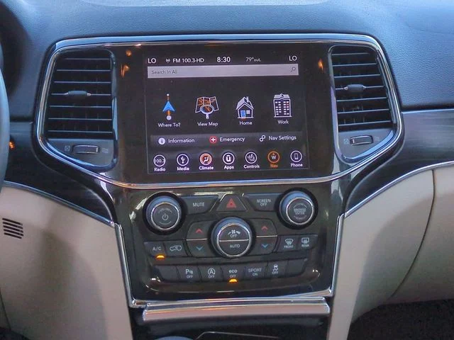 Used 2019 White Jeep Limited image 18