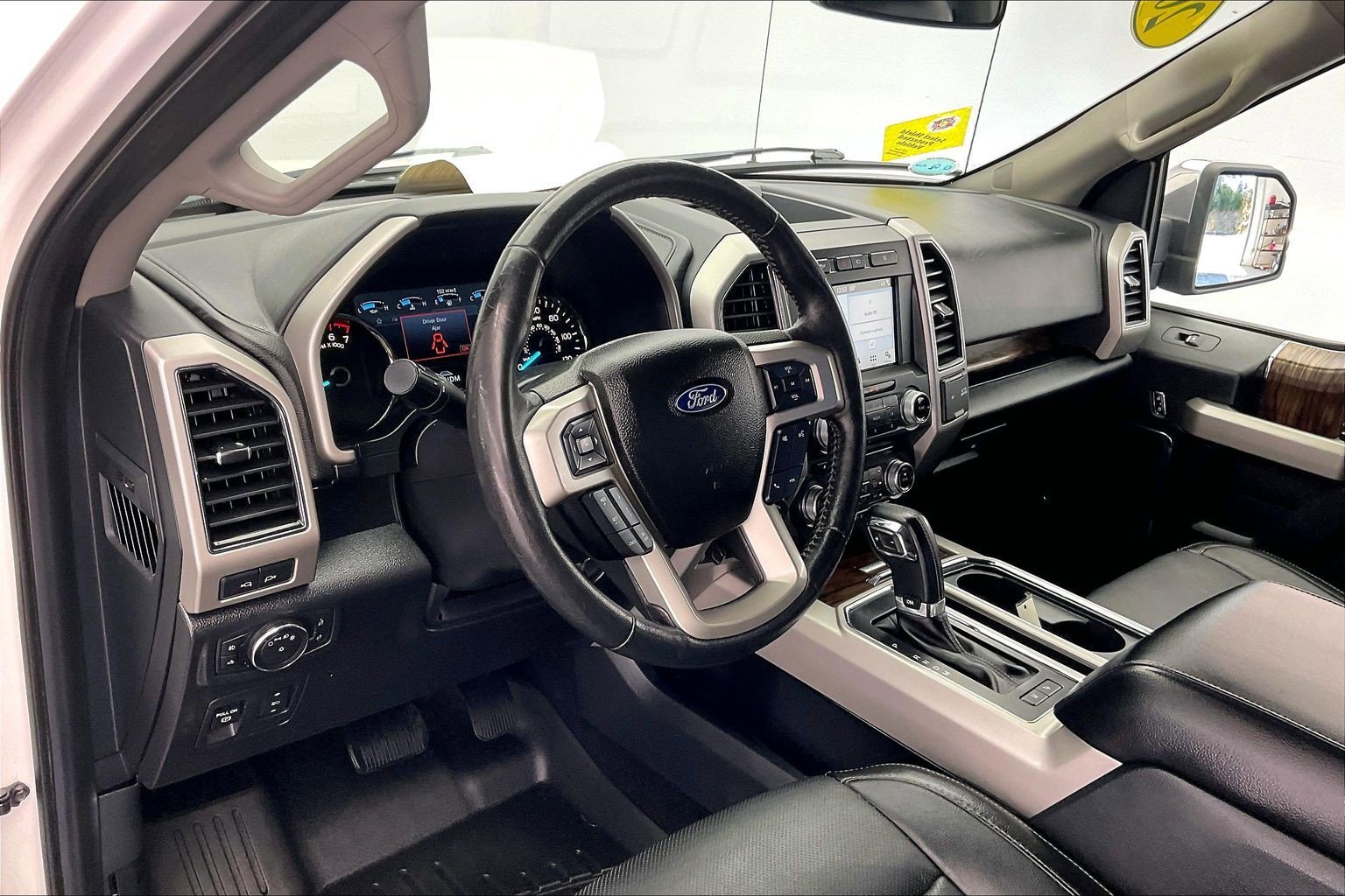 Used 2018 White Platinum Metallic Tri-Coat Ford LARIAT image 10