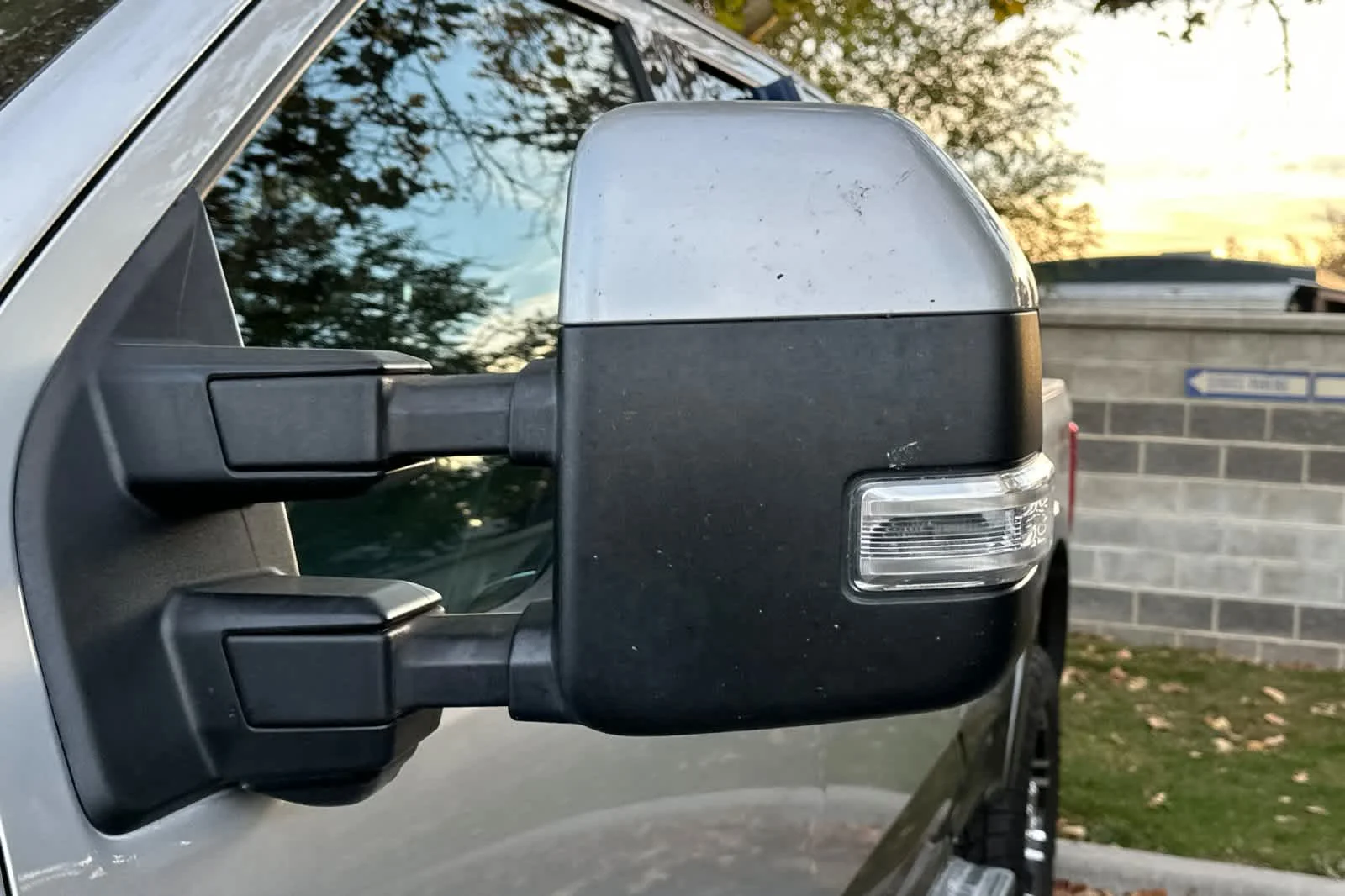 Used 2019 Ingot Silver Metallic Ford LARIAT image 6