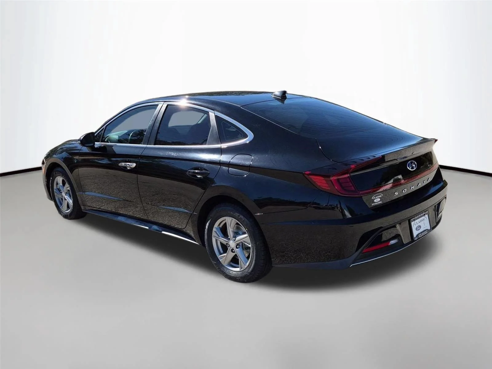 Used 2023 Nocturne Black Hyundai SE image 3