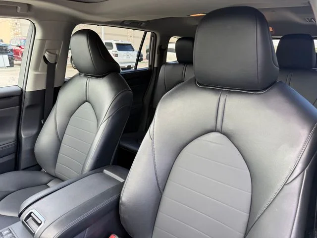 Certified Used 2025  Toyota XLE image 14