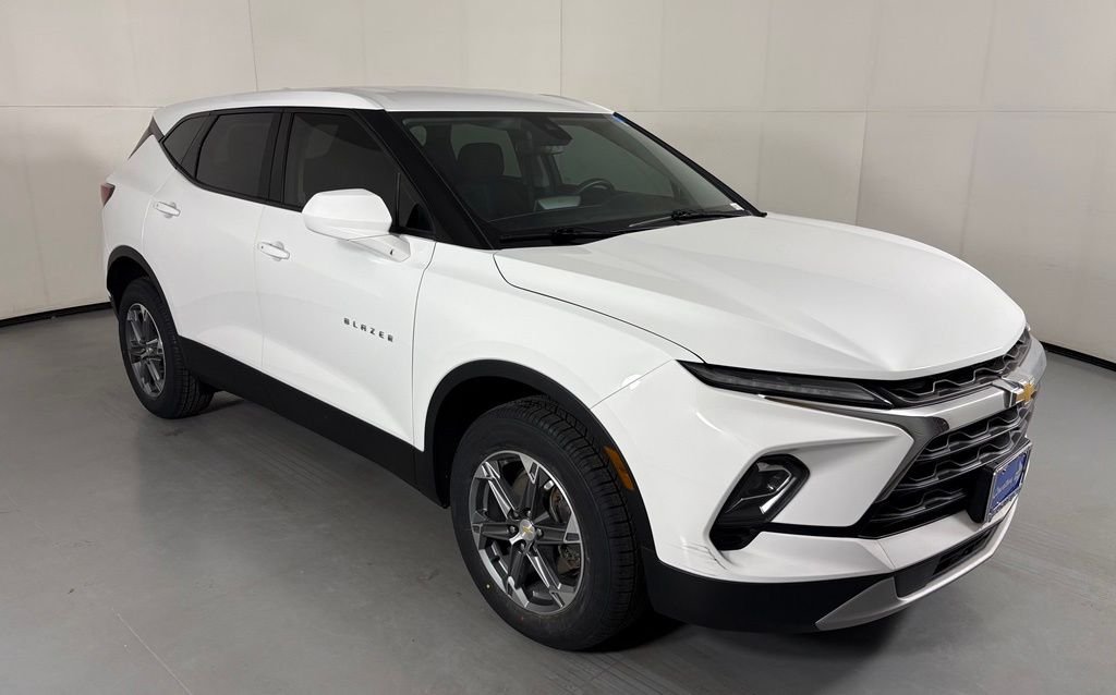 Used 2023 White Chevrolet LT image 2
