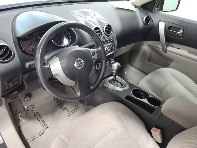 Used 2011 Brilliant Silver Nissan S image 19
