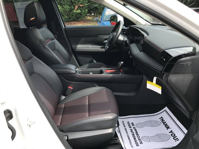 Used 2025 Aspen White Tricoat Nissan SR image 27