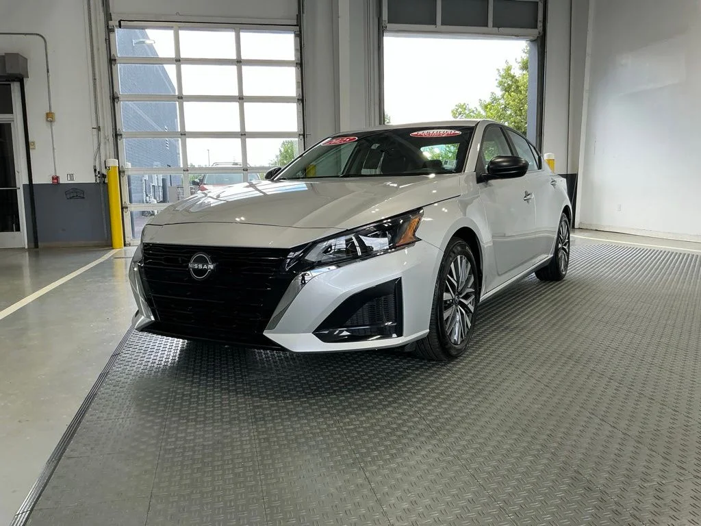 Certified Used 2025 Brilliant Silver Metallic Nissan 2.5 SV image 2