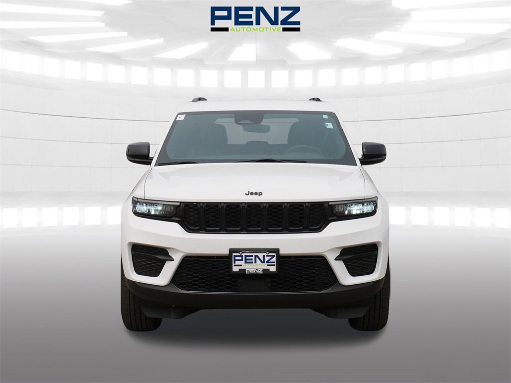 Used 2024 Jeep Grand Cherokee Altitude with VIN 1C4RJHAG1RC108783 for sale in Rochester, Minnesota