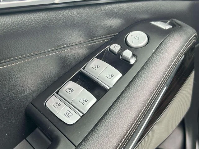 Used 2019 Gray BMW xDrive50i image 22