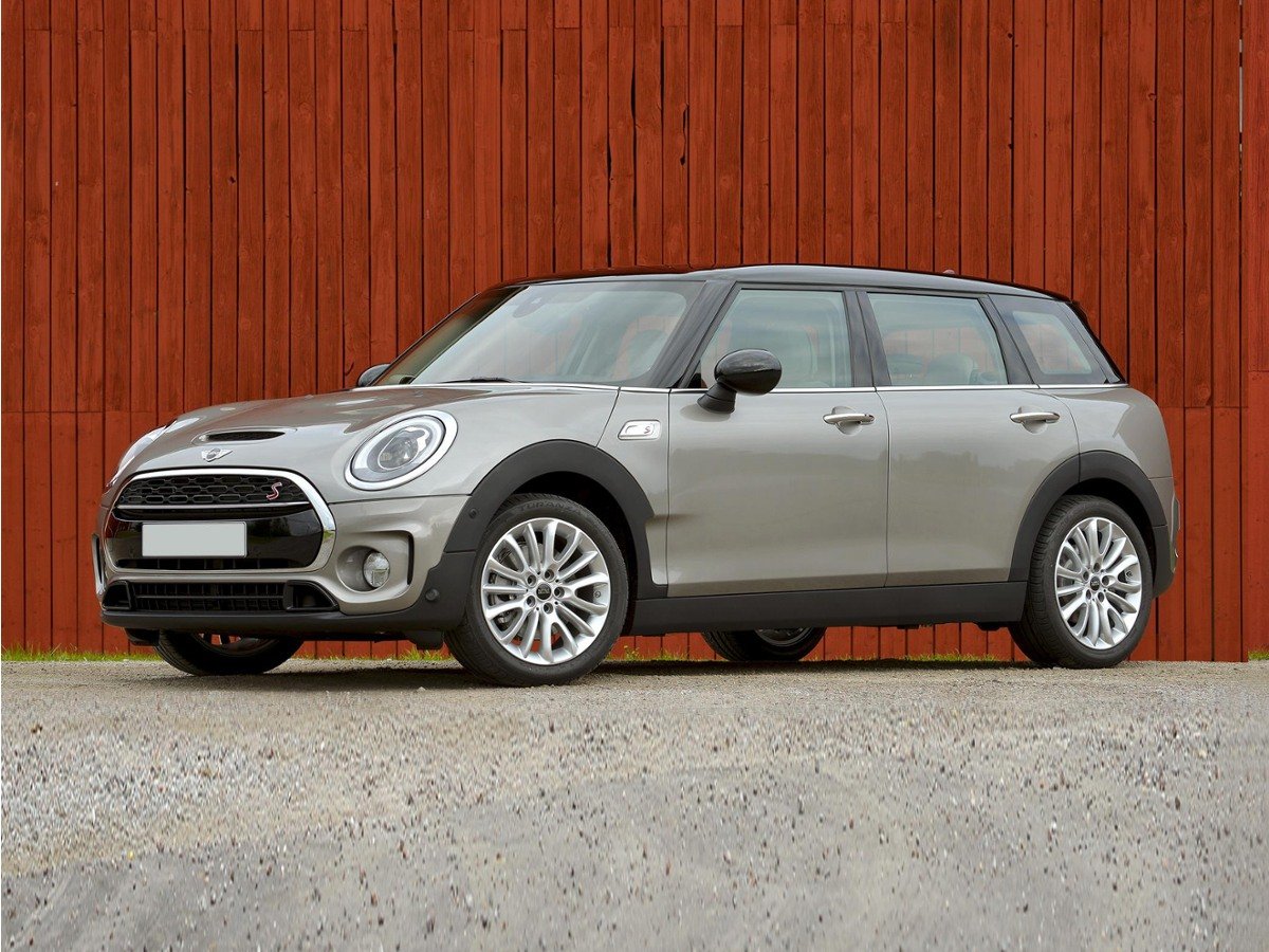 Used 2017 Pepper White MINI Clubman image 1